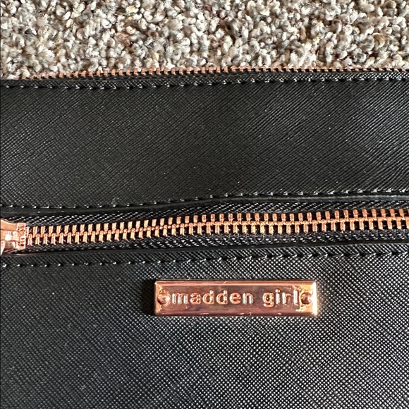 Steve Madden Black & Rose Gold Crossbody Bag( See scratch in photo) - Picture 3 of 9